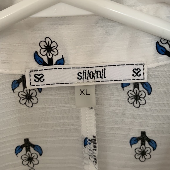 Sleeveless button down blouse, size XL, high low - Picture 3 of 4